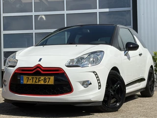 Hoofdafbeelding Citroën DS3 Citroën DS3 1.2 e-VTi ETG So Chic 82pk | Automaat | Airco automatisch | Bluetooth | Cruise control | Lichtmetalen velgen 17" | Navigatiesysteem | Parkeersensor achter | two-tone metaalkleur | Voorstoelen verwarmd | Zeer nette auto!