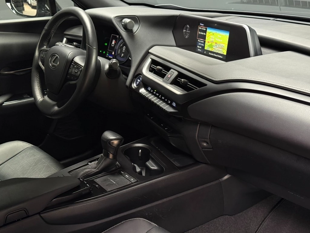 Hoofdafbeelding Lexus UX