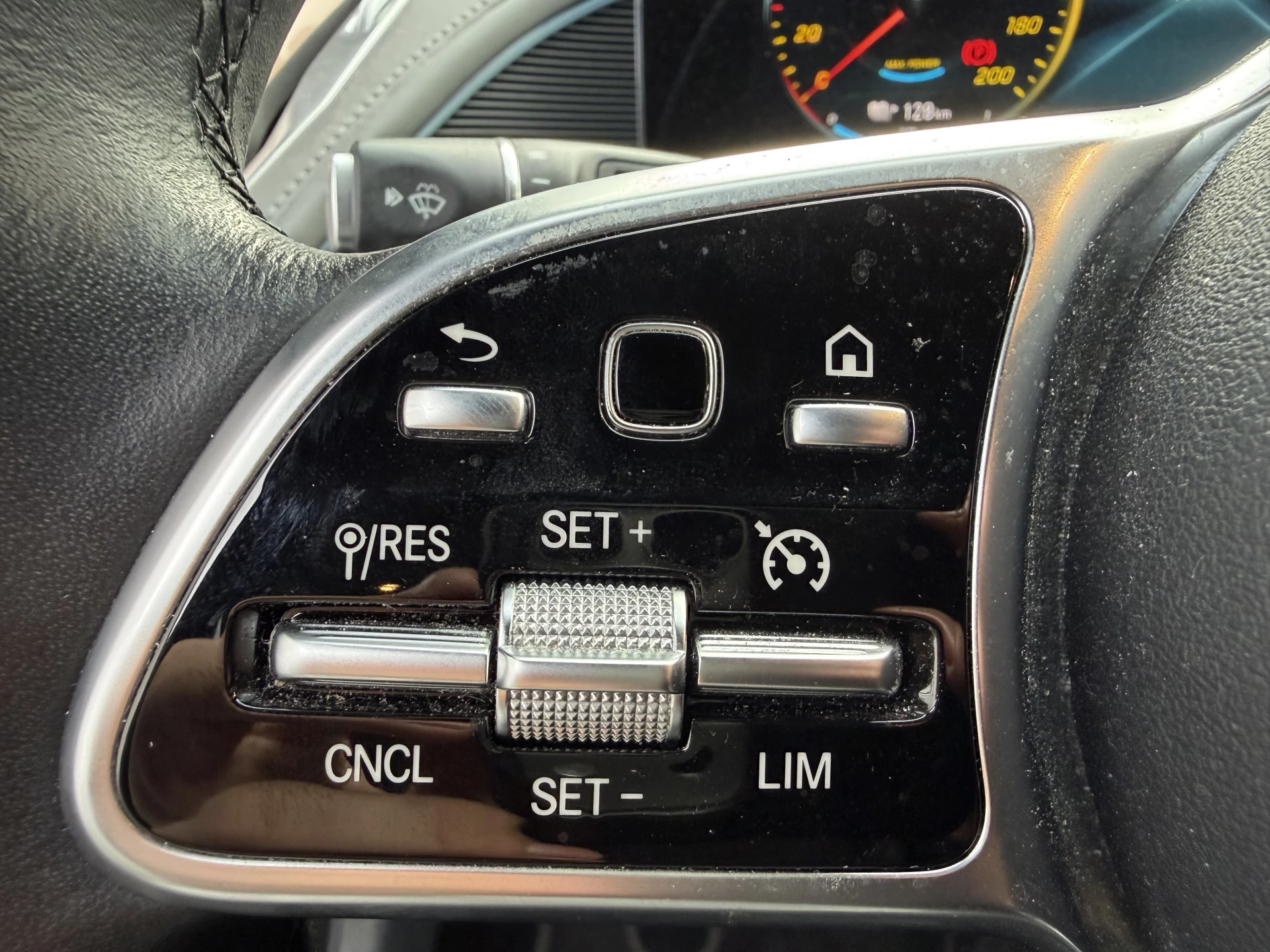 Hoofdafbeelding Mercedes-Benz EQC