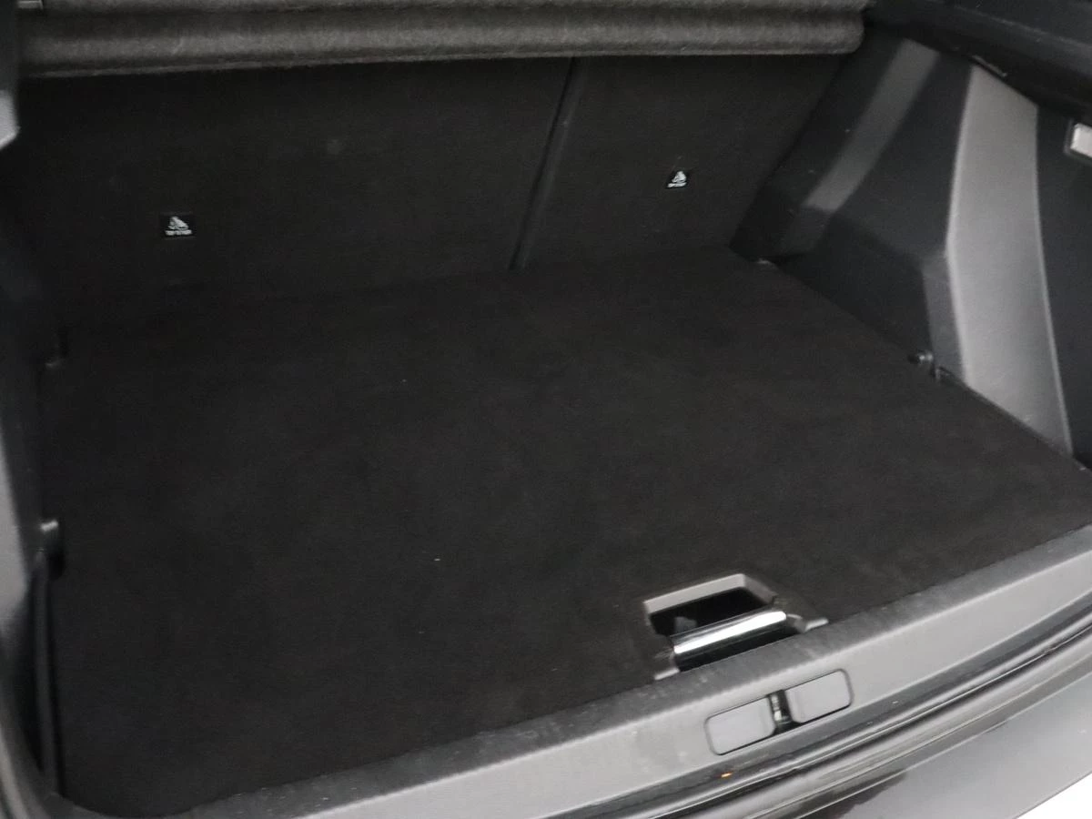 Hoofdafbeelding Peugeot e-2008