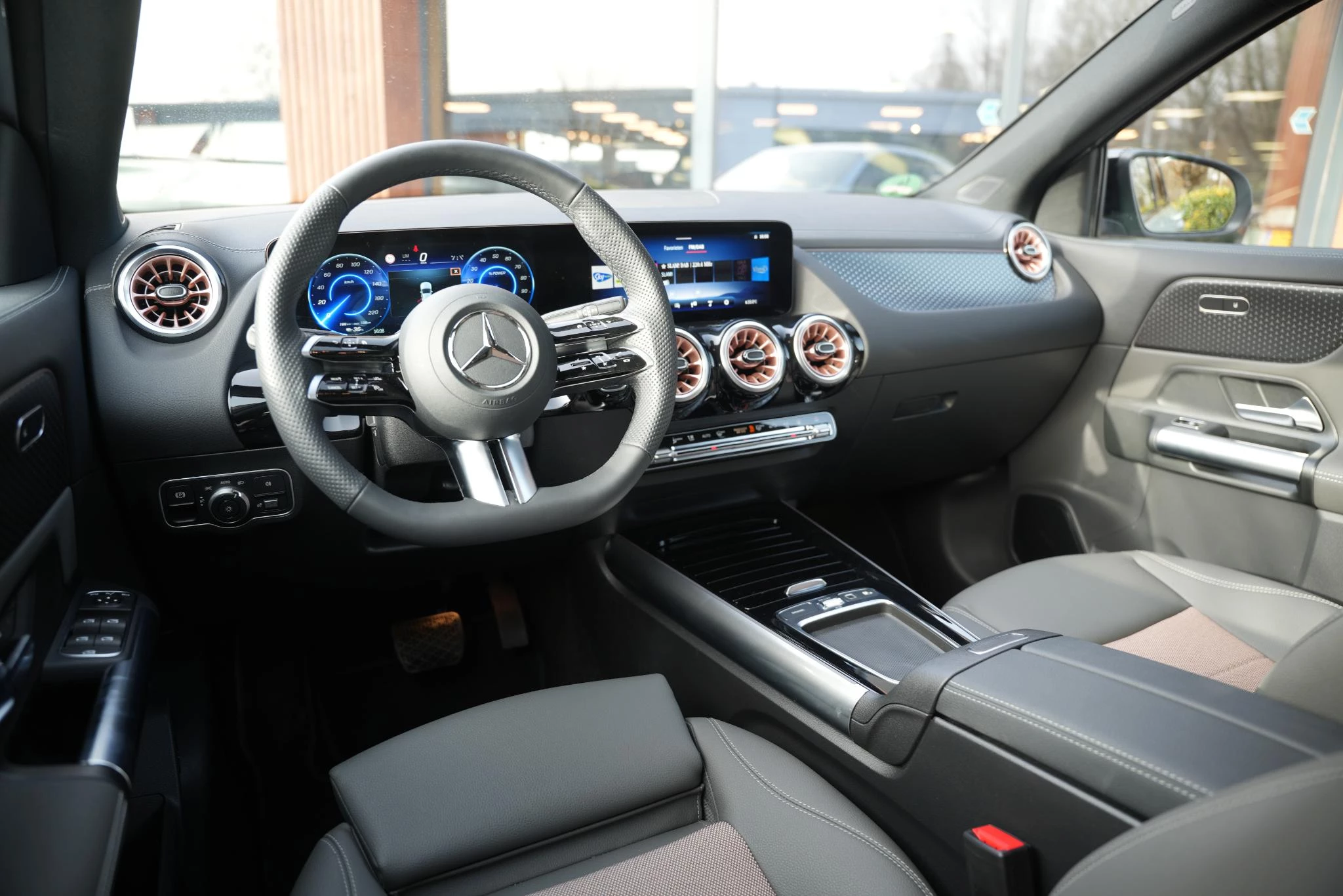 Hoofdafbeelding Mercedes-Benz EQA