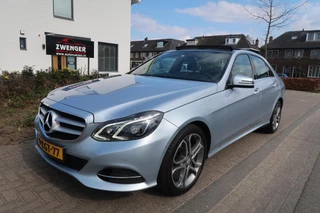 Hoofdafbeelding Mercedes-Benz E-Klasse Mercedes E-klasse 200 Aut FACELIFT|PANORAMADAK|TREKHAAK|SPORT PAKKET|LED|NAVIGATIE|ORIGINEEL NEDERLANDS