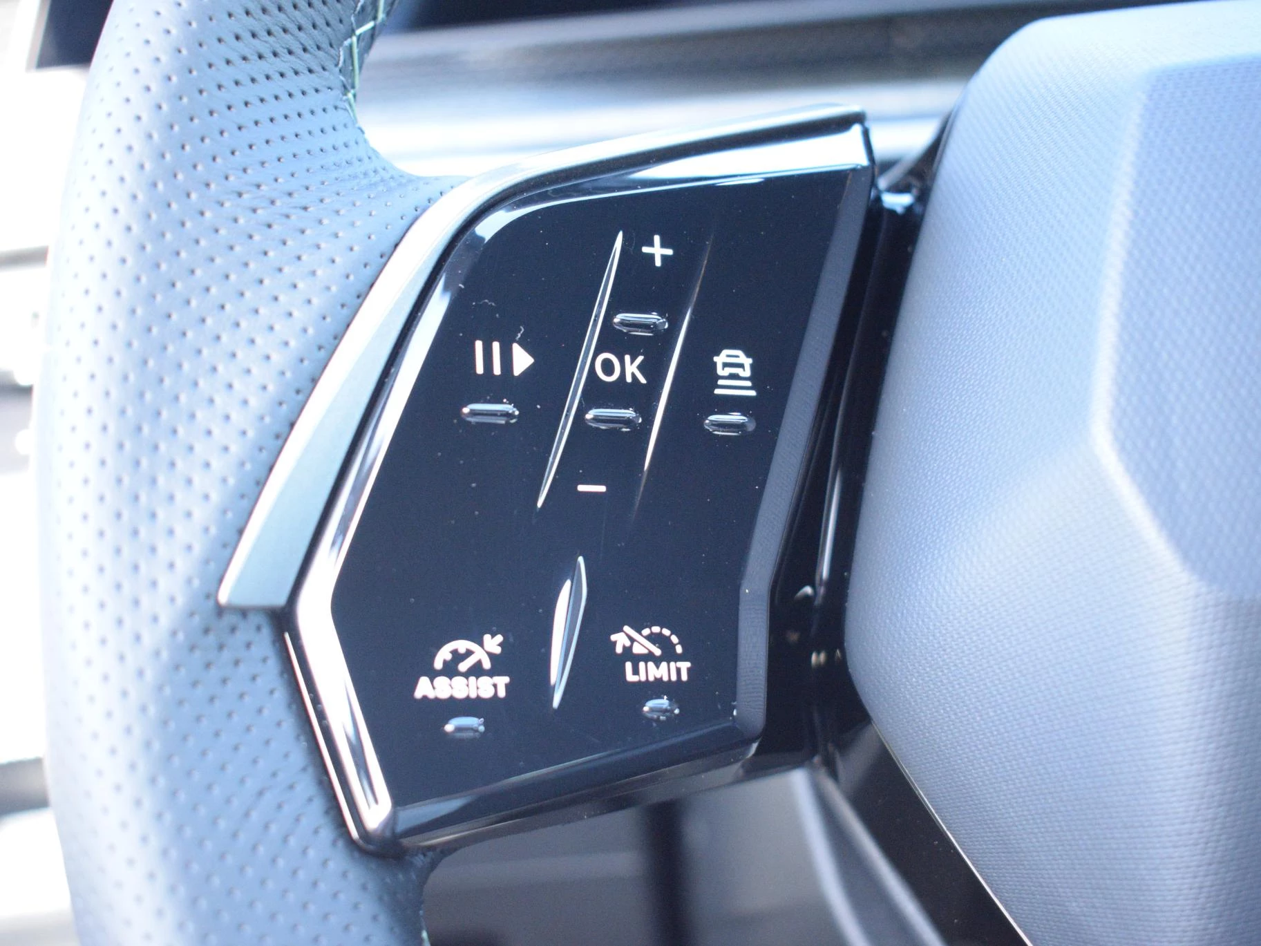 Hoofdafbeelding Peugeot e-3008