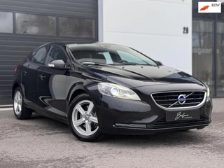 Volvo V40 1.6 T2 Summum Keurig onderhouden!| 4seizoensbanden