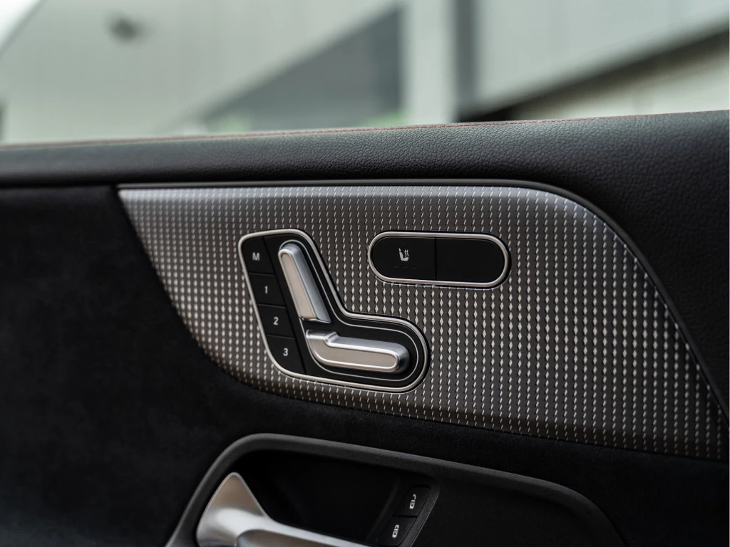 Hoofdafbeelding Mercedes-Benz EQB