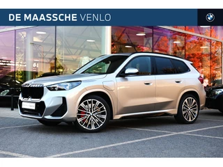 Hoofdafbeelding BMW X1 BMW X1 xDrive25e High Executive M Sport Automaat / Panoramadak / Trekhaak / Sportstoelen / M Adaptief onderstel / Comfort Access / Parking Assistant Plus / Head-Up / Harman-Kardon