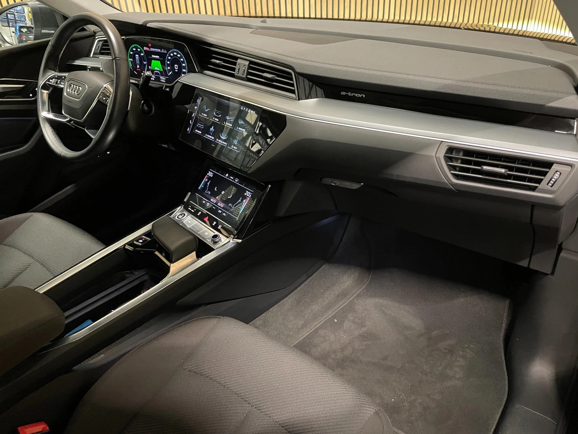 Hoofdafbeelding Audi e-tron