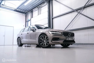 Volvo V60 2.0 T8 Twin Engine AWD Inscription | Schuifdak | Trekhaak | Leder | Dealer onderhouden | NAP | Pebble grey |