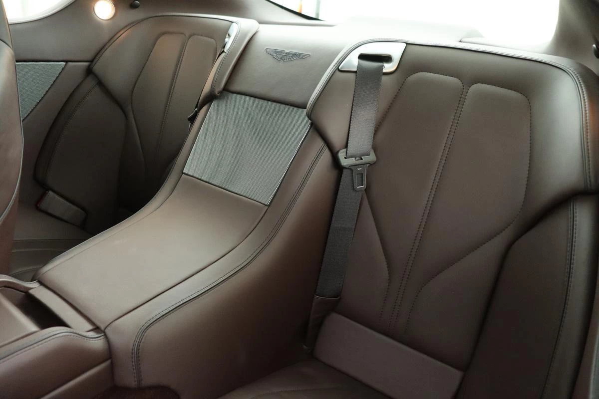 Hoofdafbeelding Aston Martin V12 Virage