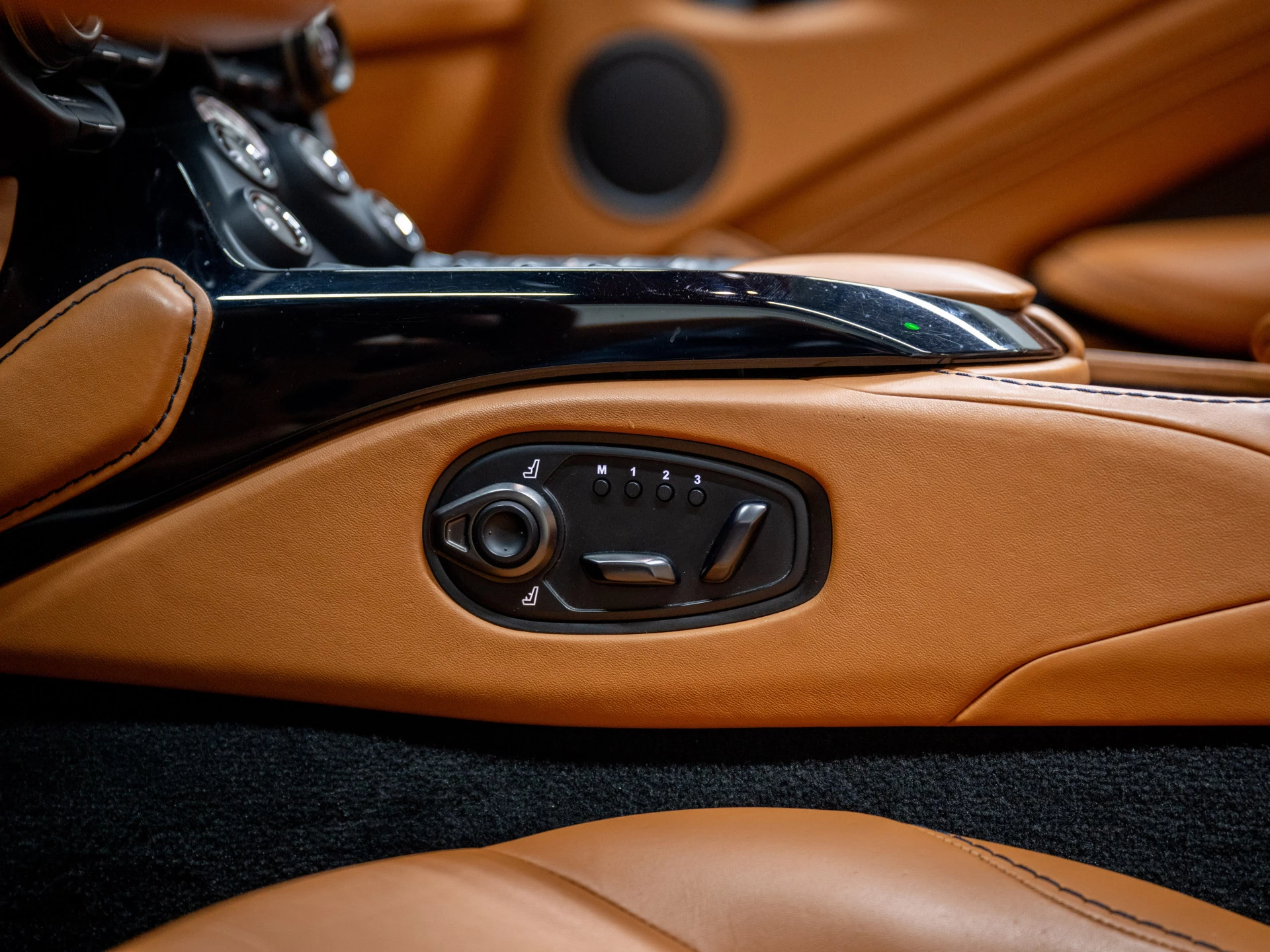 Hoofdafbeelding Aston Martin V8 Vantage