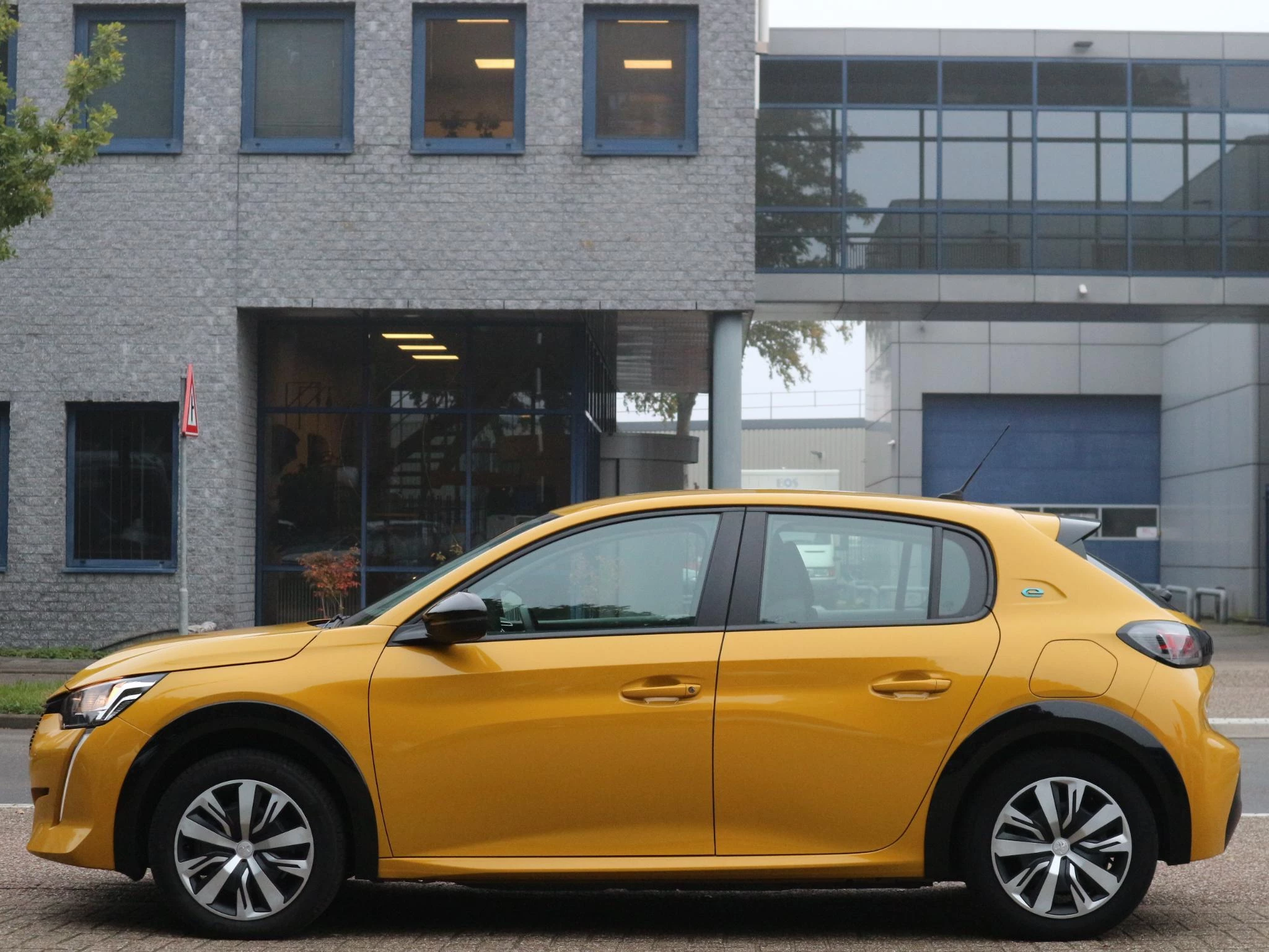 Hoofdafbeelding Peugeot e-208