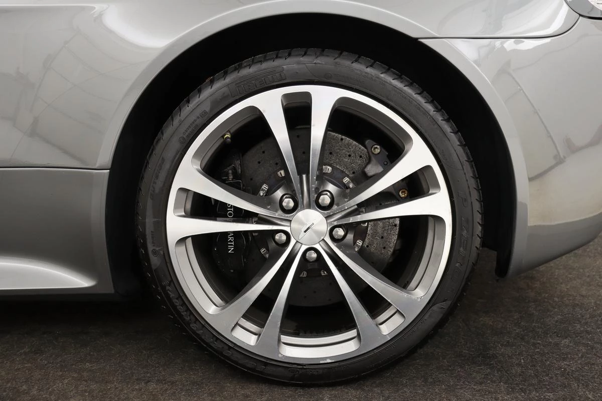 Hoofdafbeelding Aston Martin V12 Vantage