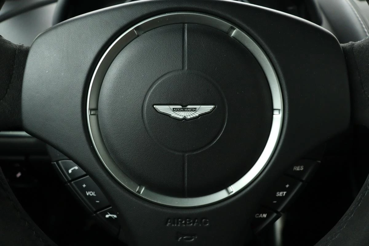 Hoofdafbeelding Aston Martin V12 Vantage