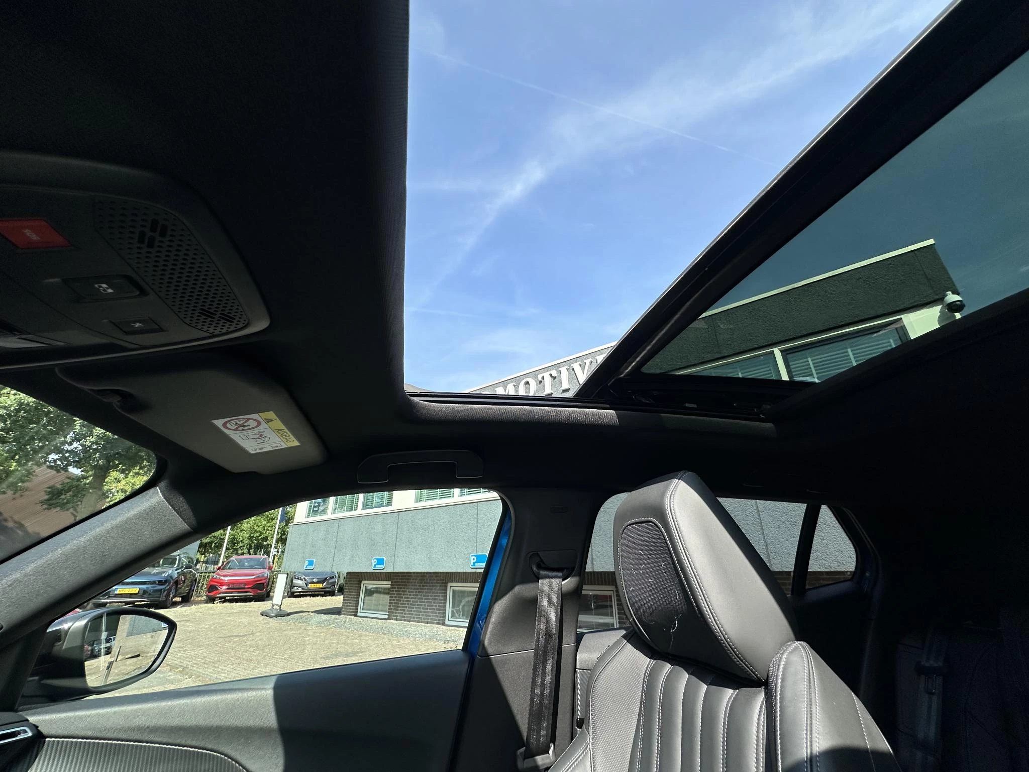 Hoofdafbeelding Peugeot e-2008