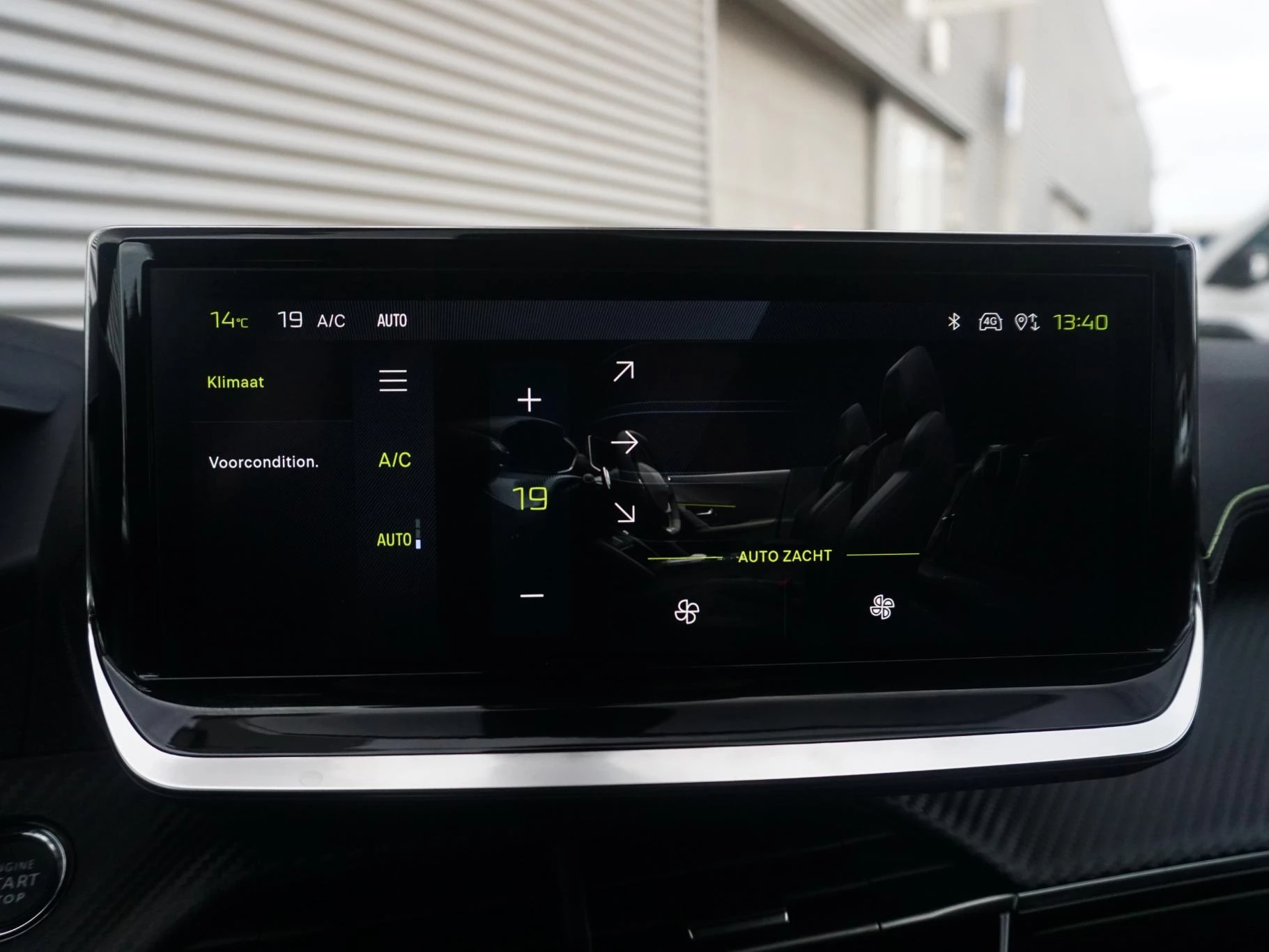 Hoofdafbeelding Peugeot e-2008