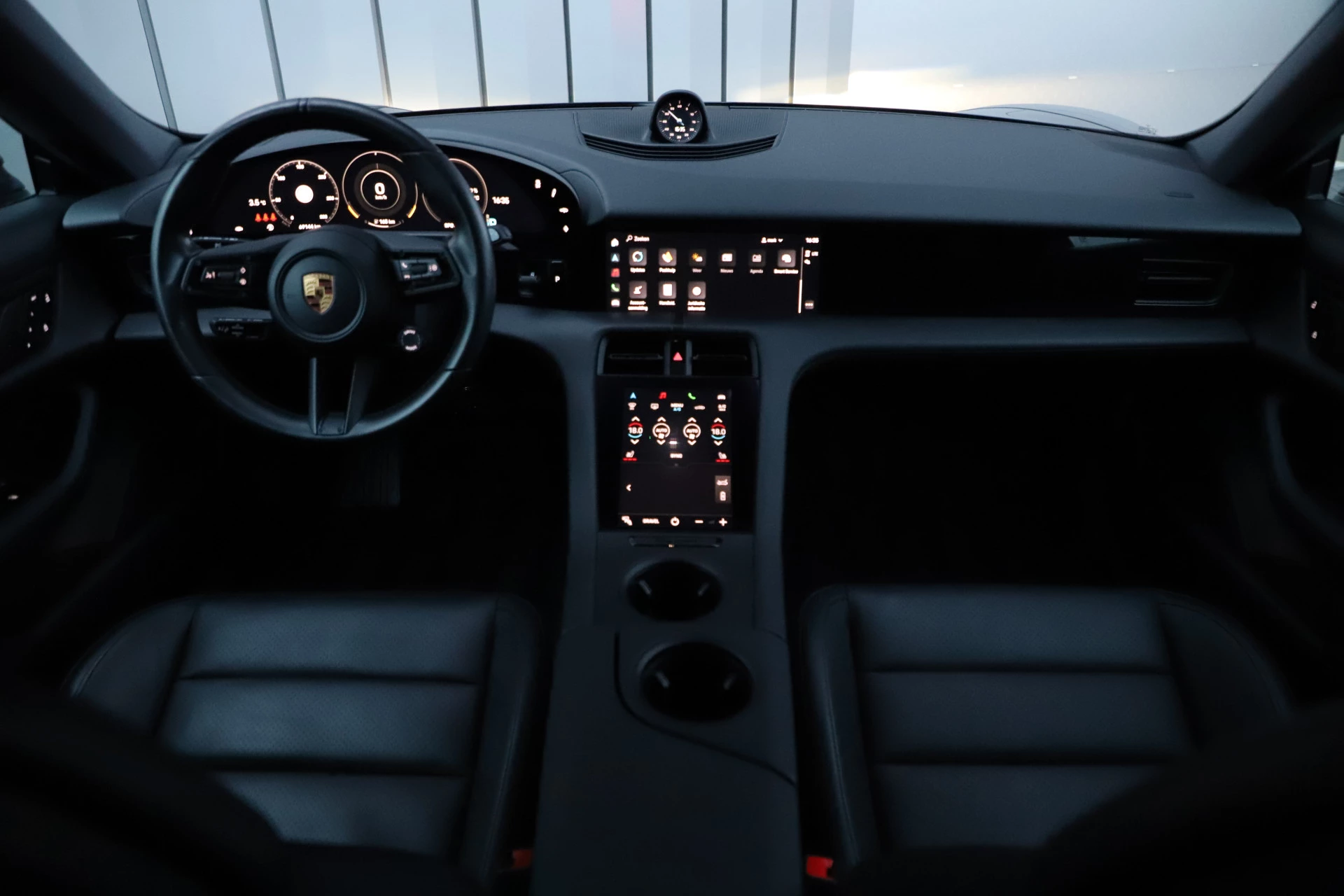 Hoofdafbeelding Porsche Taycan