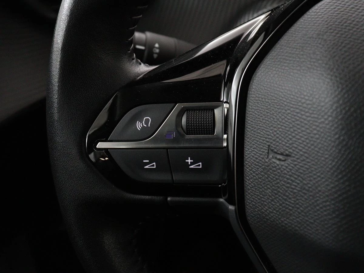 Hoofdafbeelding Peugeot e-208