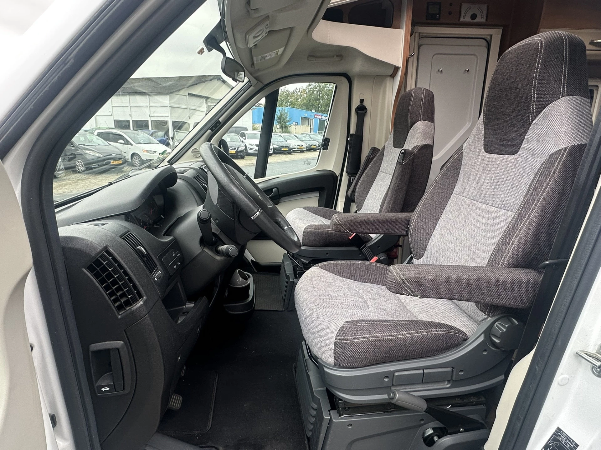 Hoofdafbeelding Knaus Peugeot