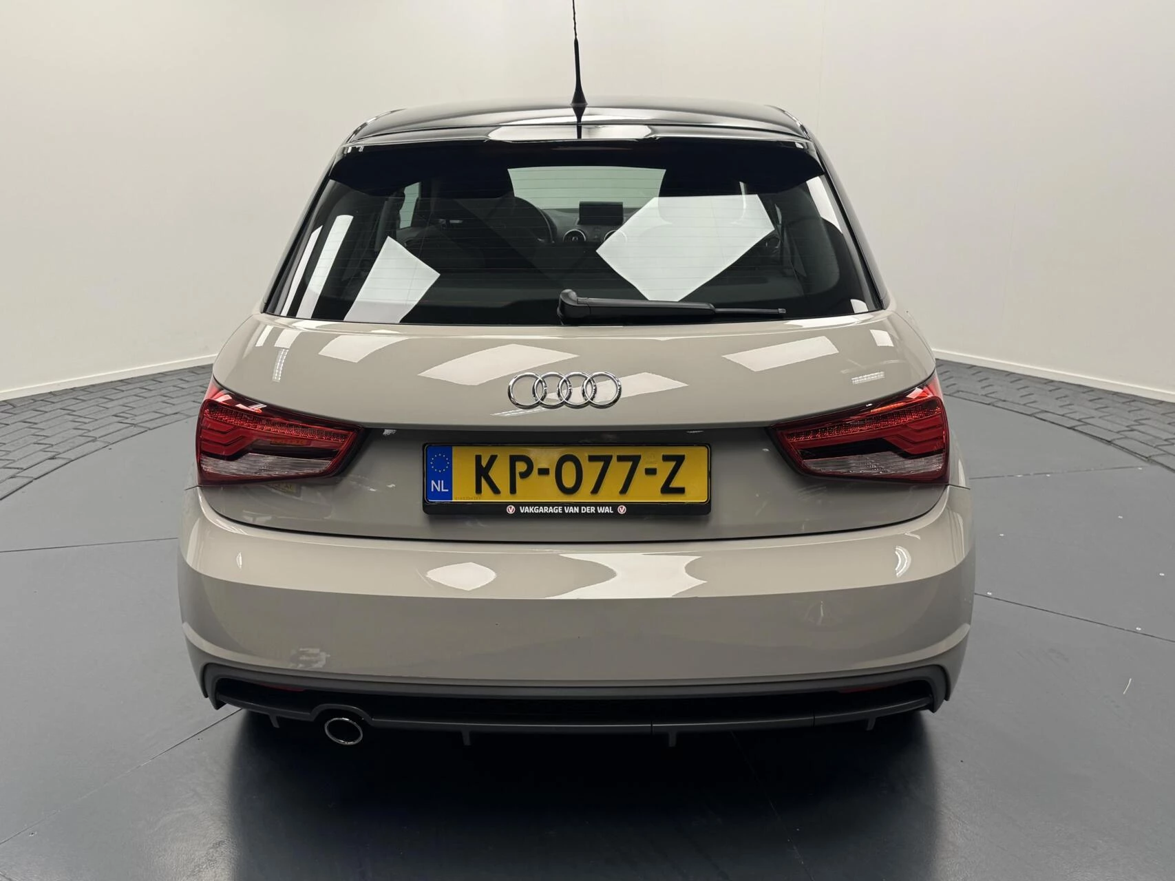 Hoofdafbeelding Audi 1.0 TFSi S-Line Airco-Navigatie-Cr.contr-Lm17''velgen