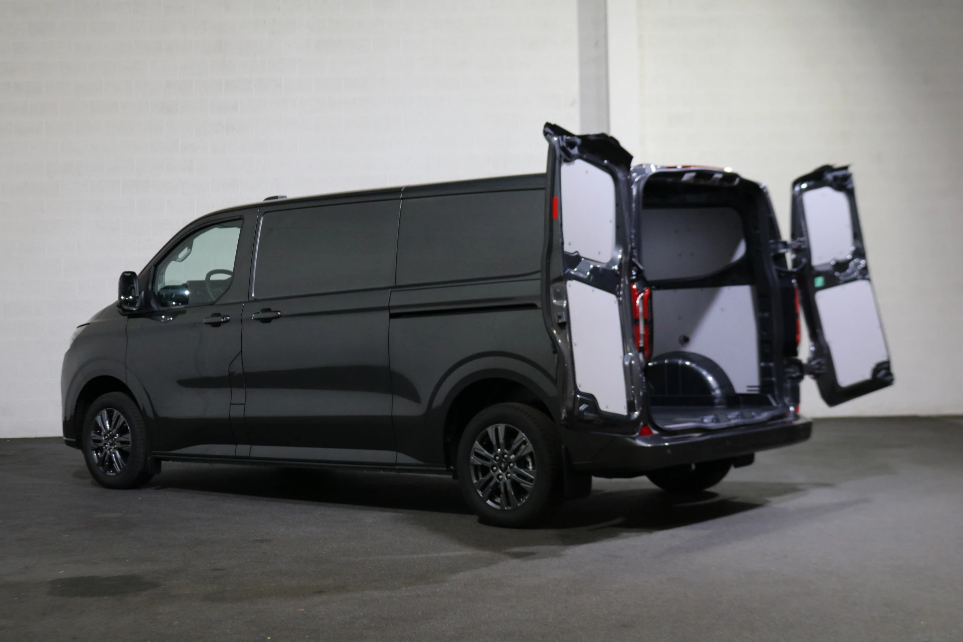 Hoofdafbeelding Ford E-Transit Custom