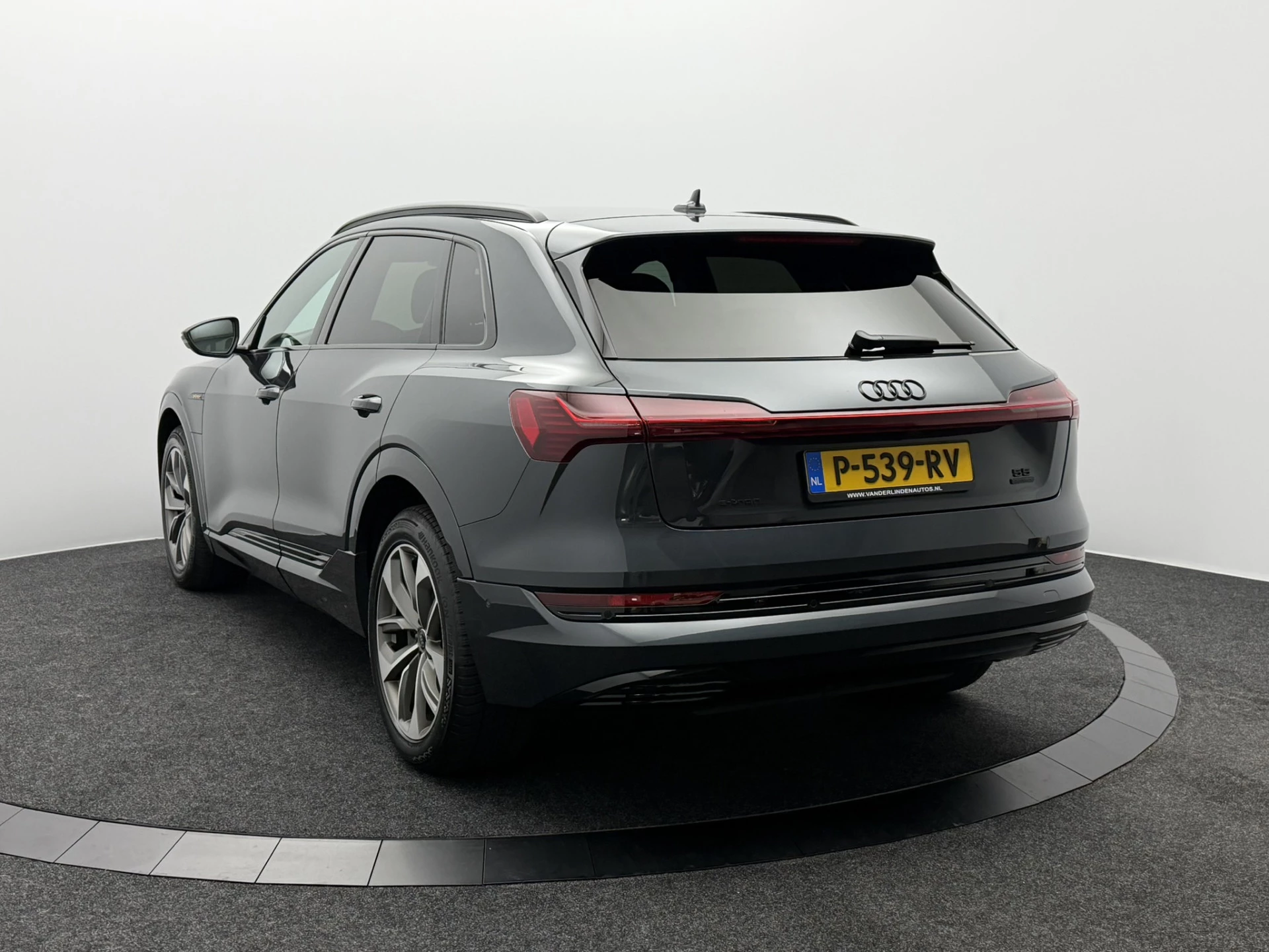Hoofdafbeelding Audi e-tron