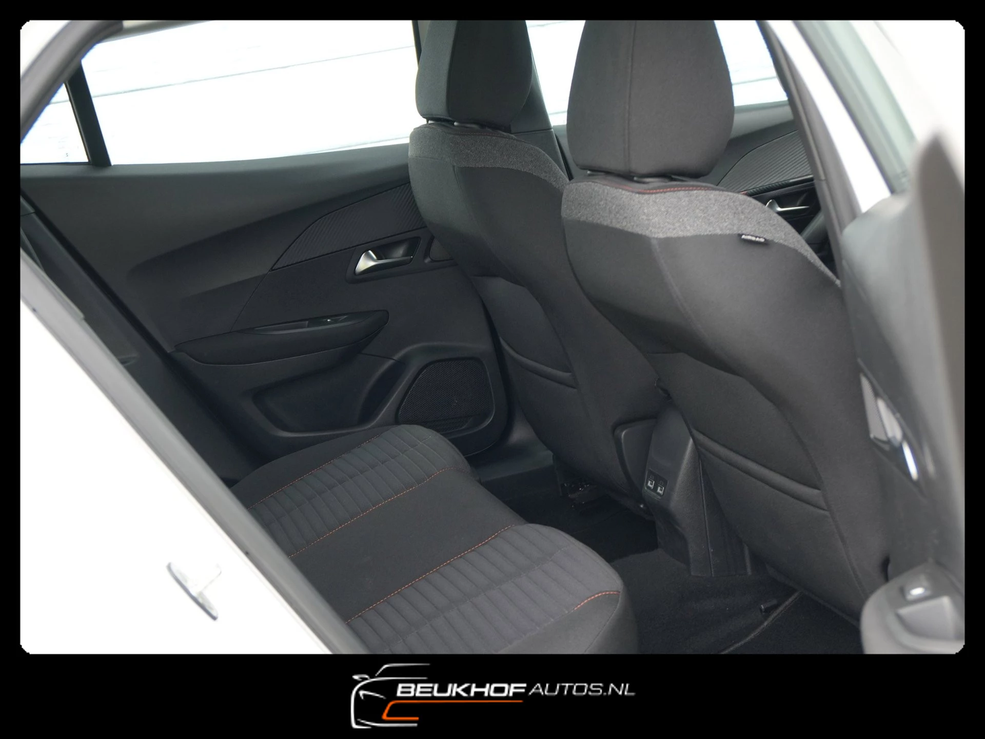 Hoofdafbeelding Peugeot e-2008