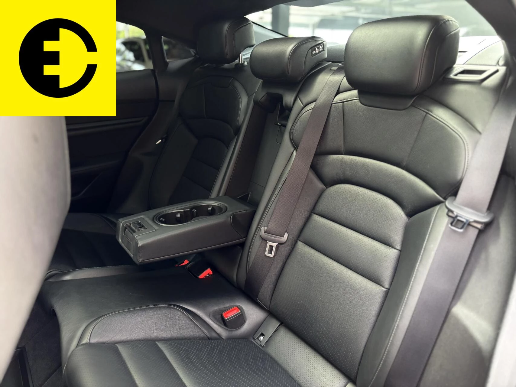 Hoofdafbeelding Porsche Taycan