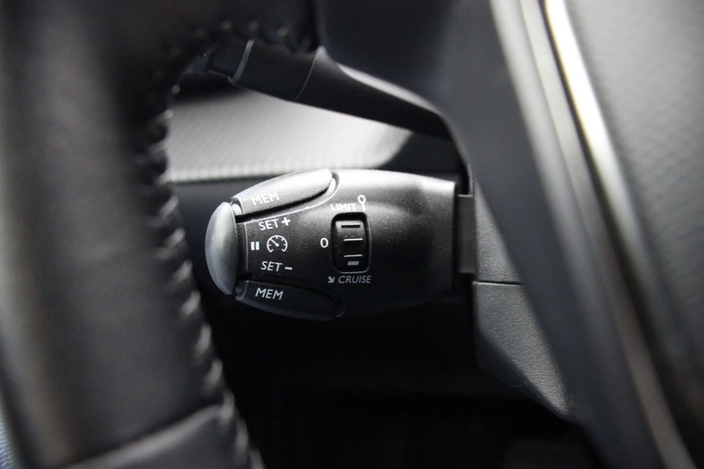 Hoofdafbeelding Peugeot e-208