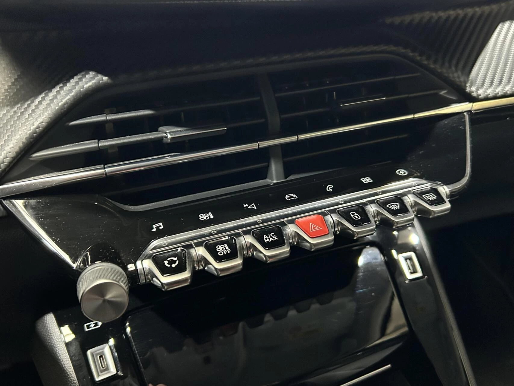 Hoofdafbeelding Peugeot e-2008