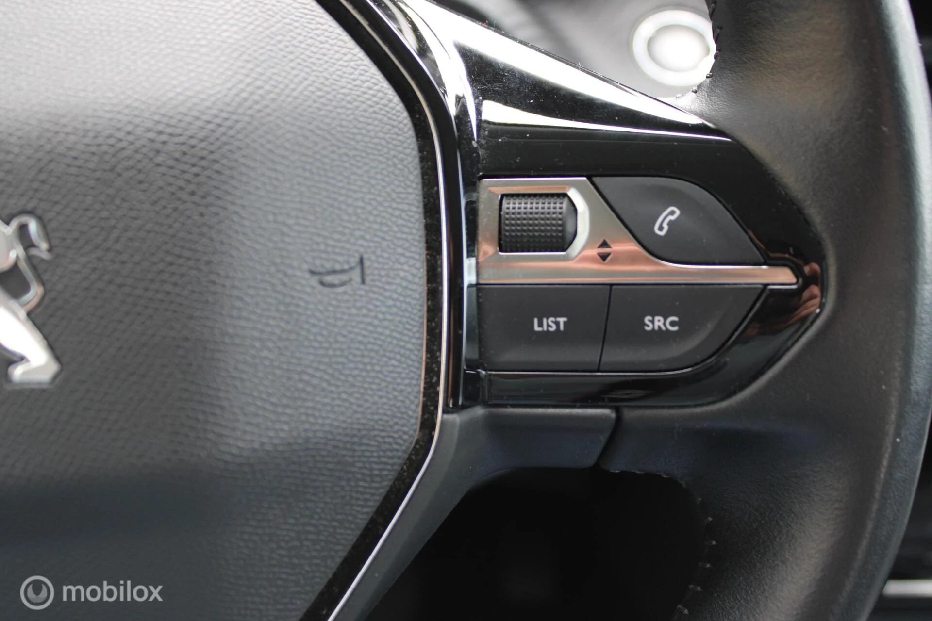 Hoofdafbeelding Peugeot e-2008