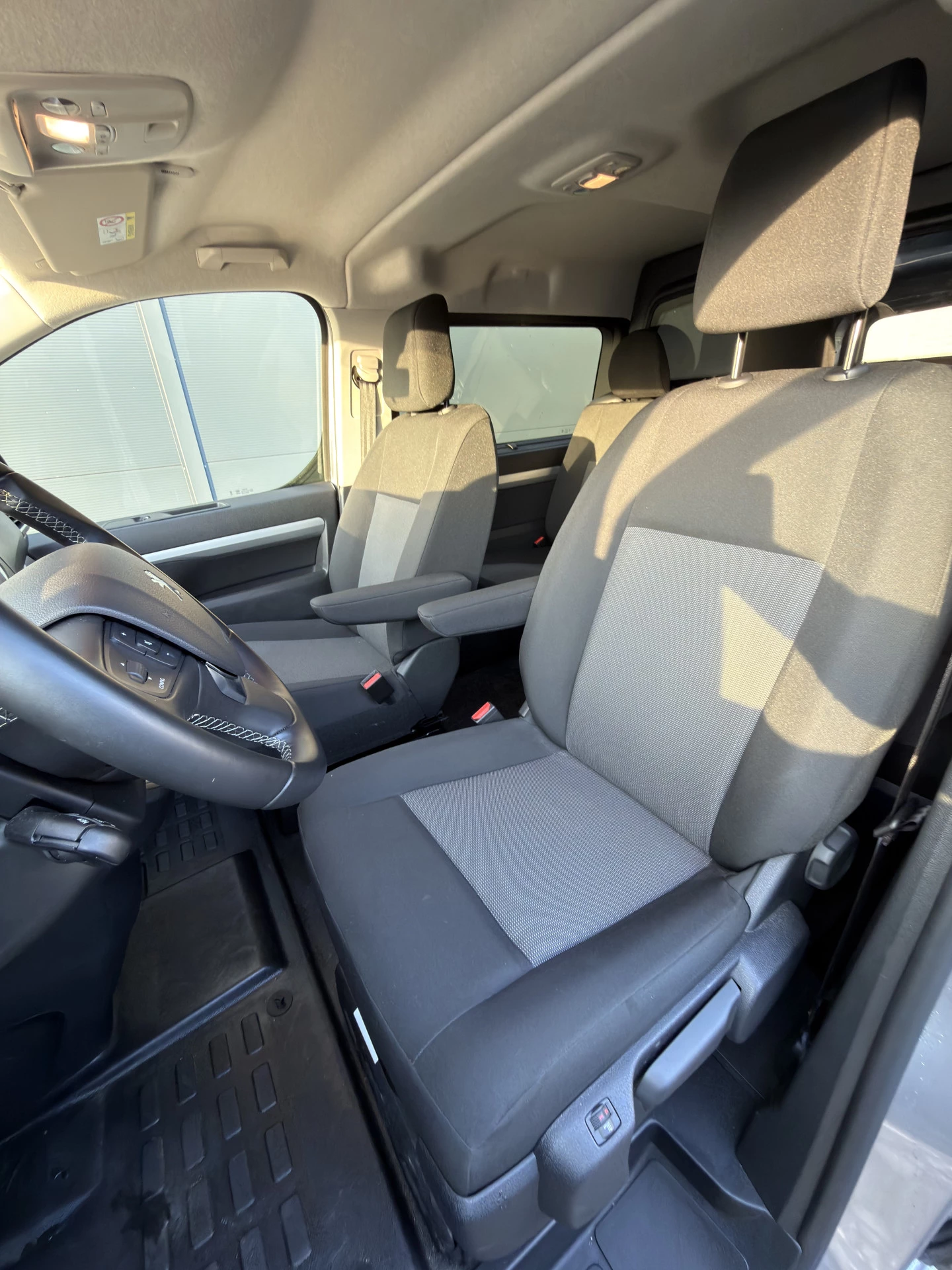 Hoofdafbeelding Peugeot e-Expert