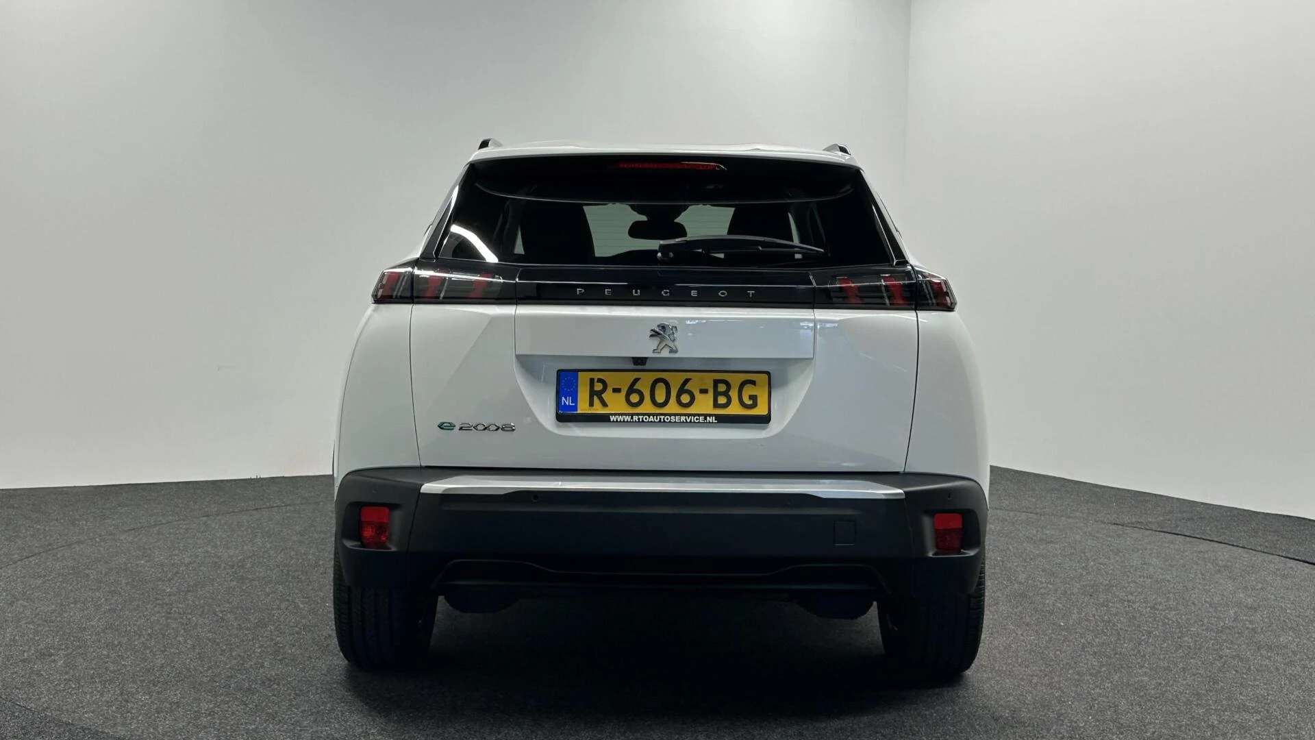 Hoofdafbeelding Peugeot e-2008