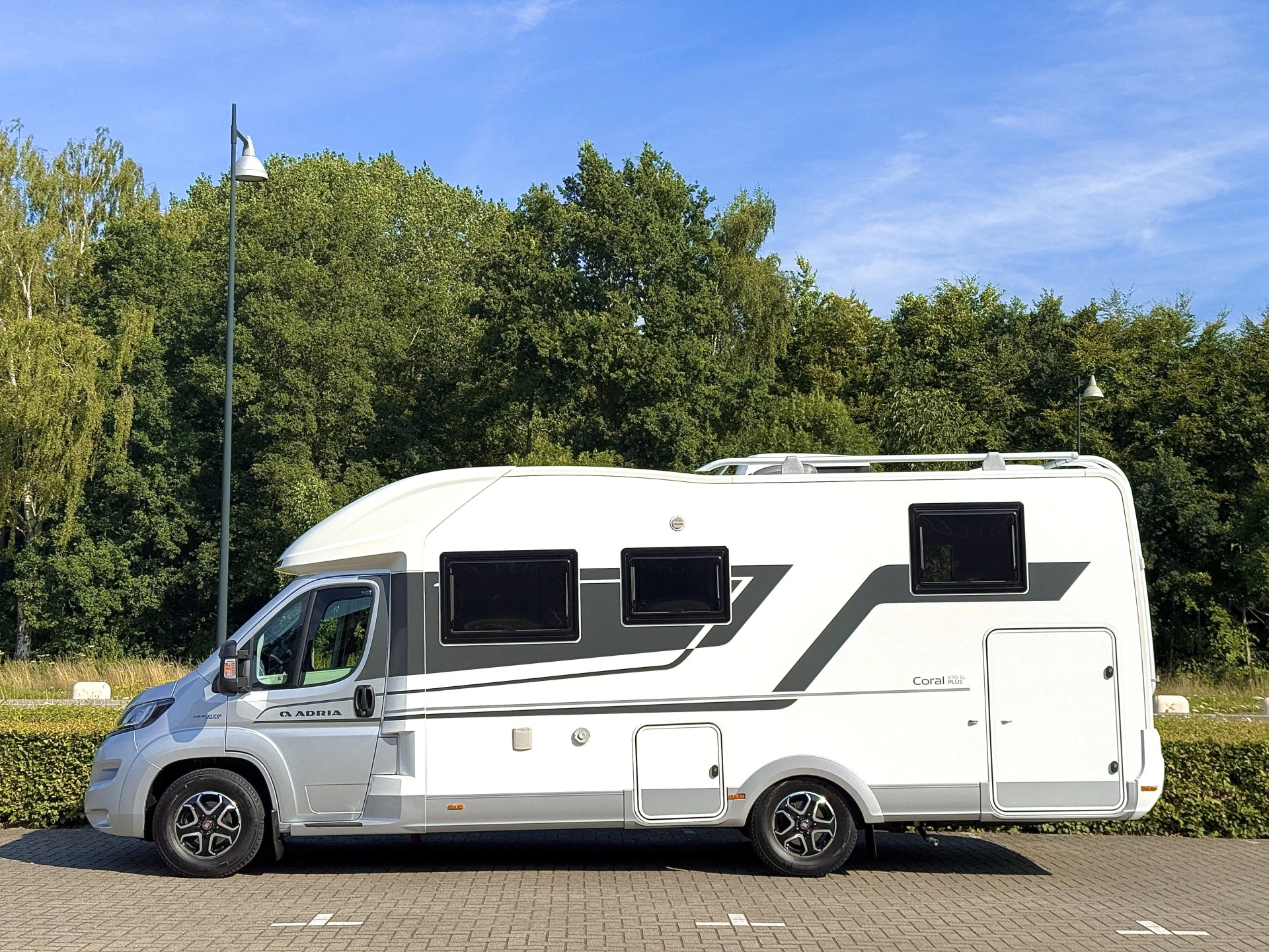Hoofdafbeelding Adria CORAL 670 SL
