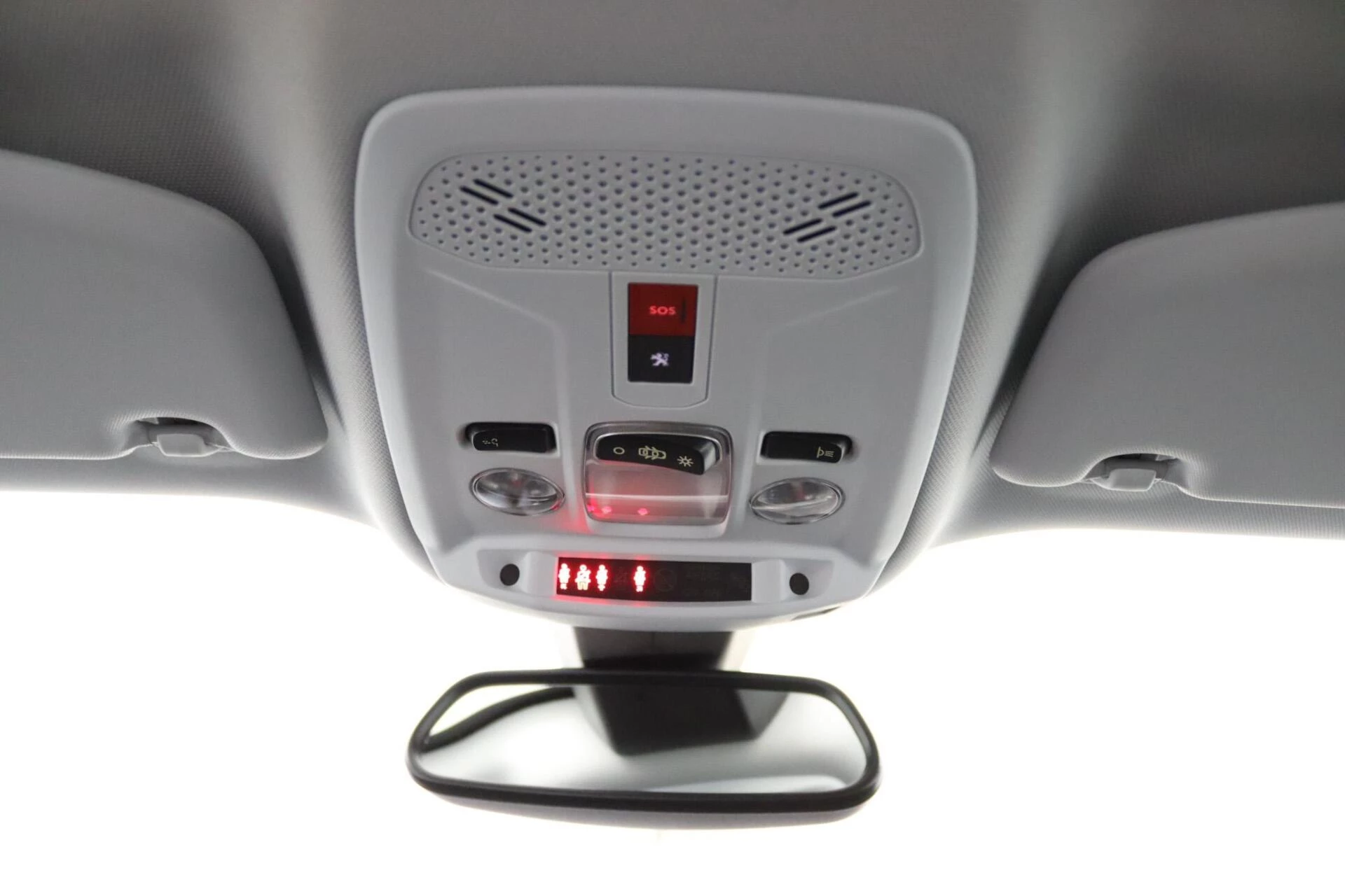 Hoofdafbeelding Peugeot e-2008