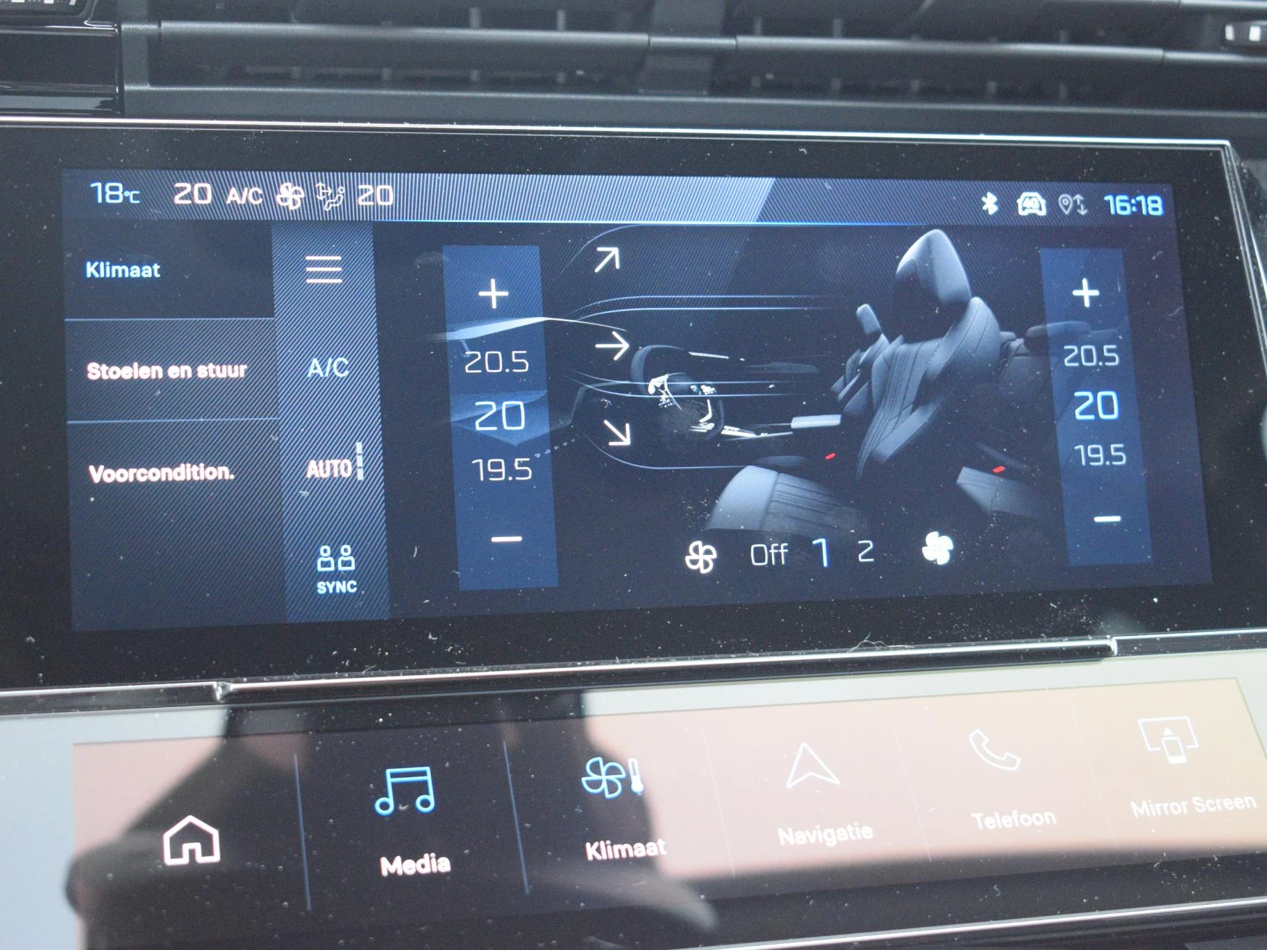 Hoofdafbeelding Peugeot e-308