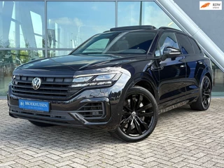 Hoofdafbeelding Volkswagen Touareg Volkswagen Touareg 3.0 TSi eHybrid 4MOTION R Black Edition Luchtvering / Trekhaak / Panoramadak
