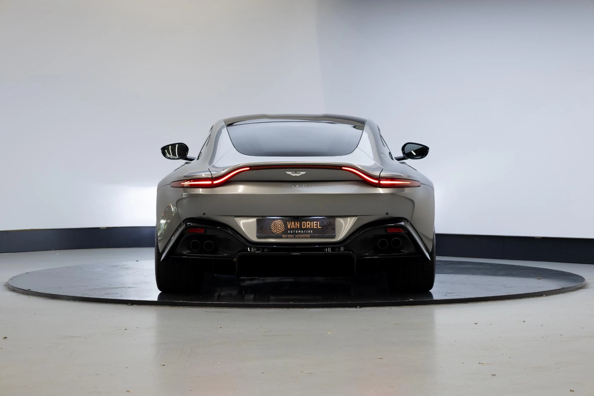 Hoofdafbeelding Aston Martin V8 Vantage