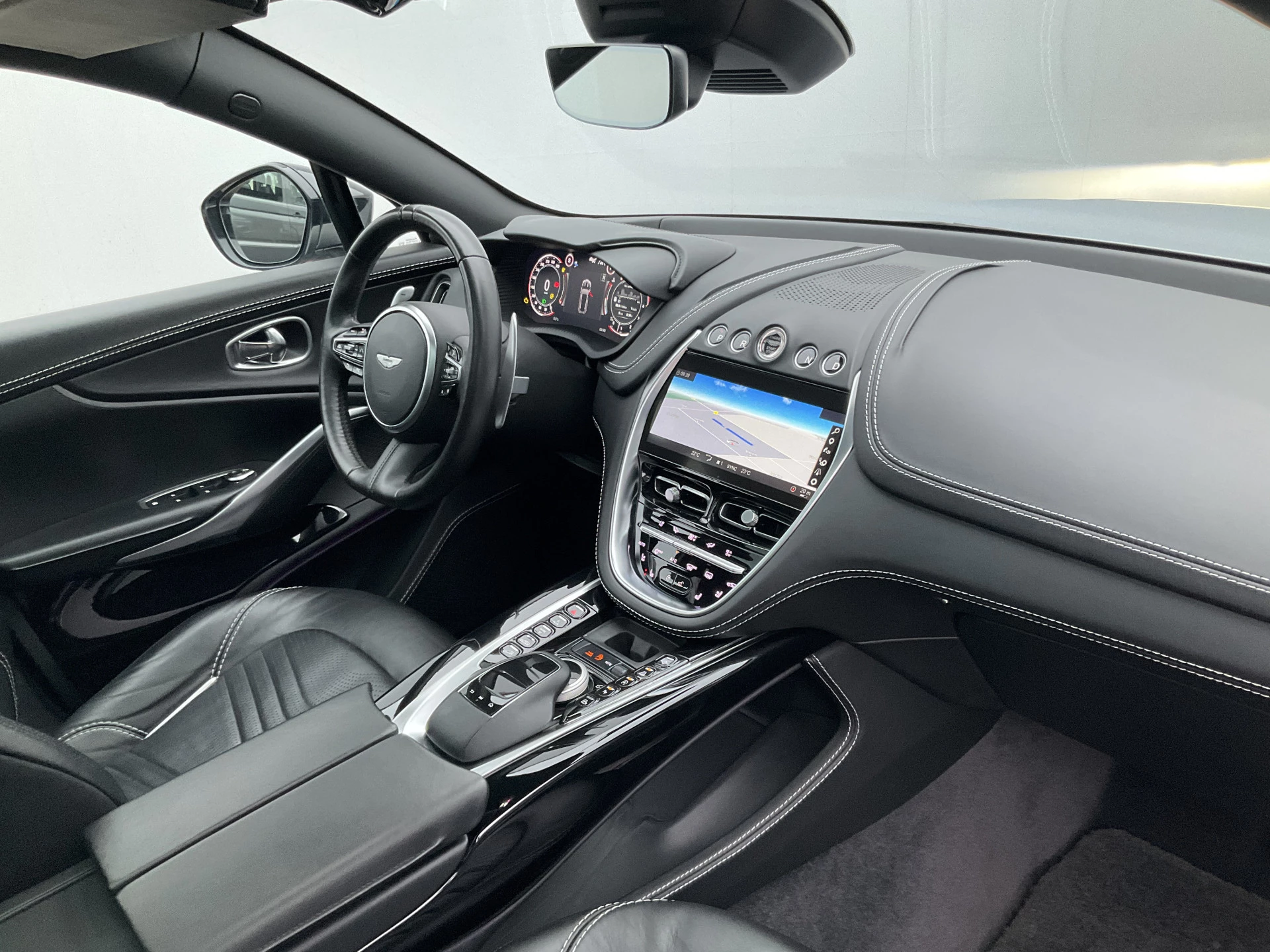 Hoofdafbeelding Aston Martin DBX