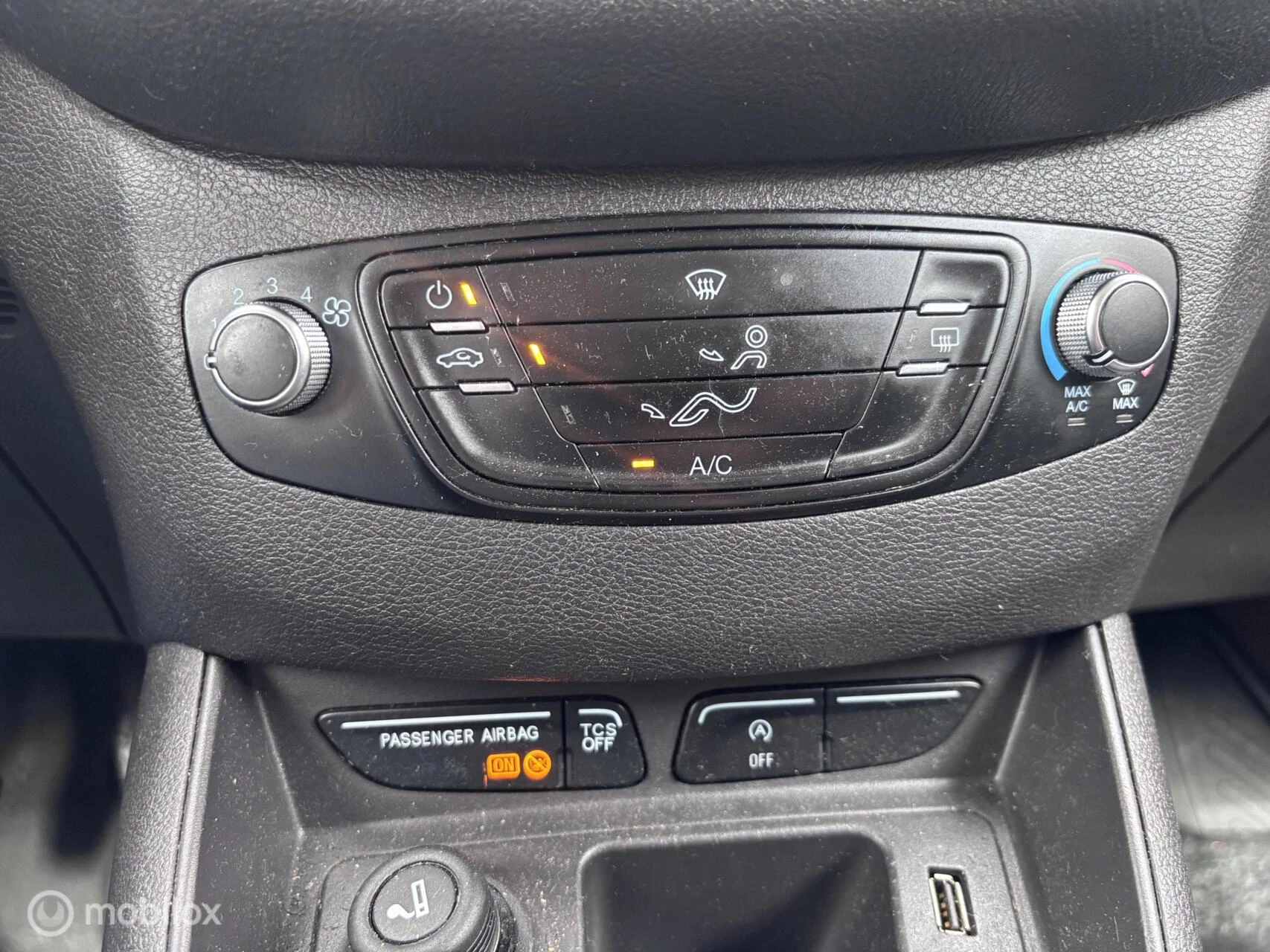 Hoofdafbeelding Ford Transit Courier