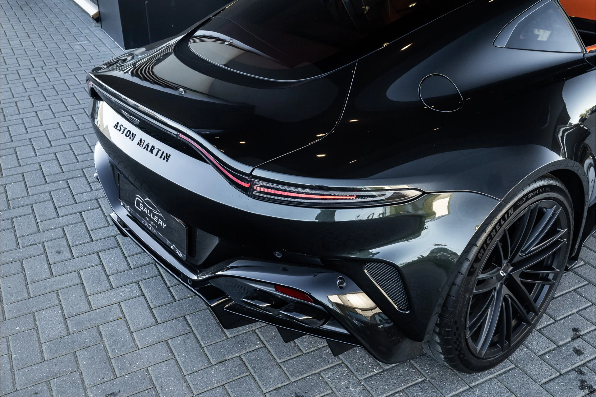 Hoofdafbeelding Aston Martin V8 Vantage