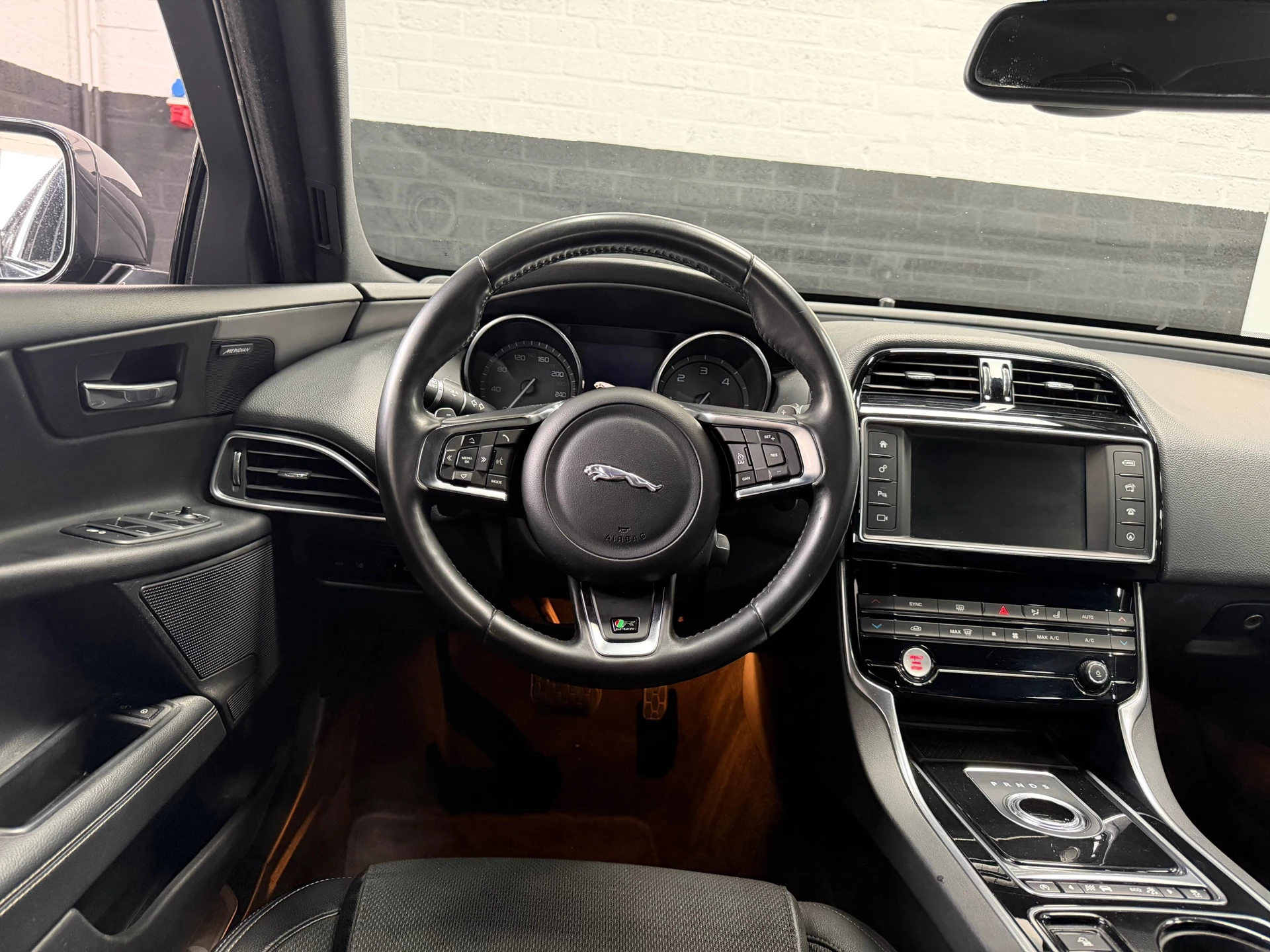 Hoofdafbeelding Jaguar XE