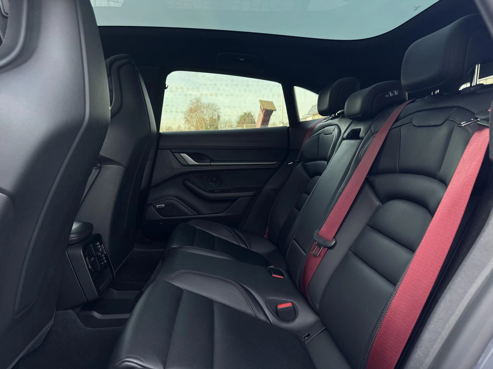 Hoofdafbeelding Porsche Taycan