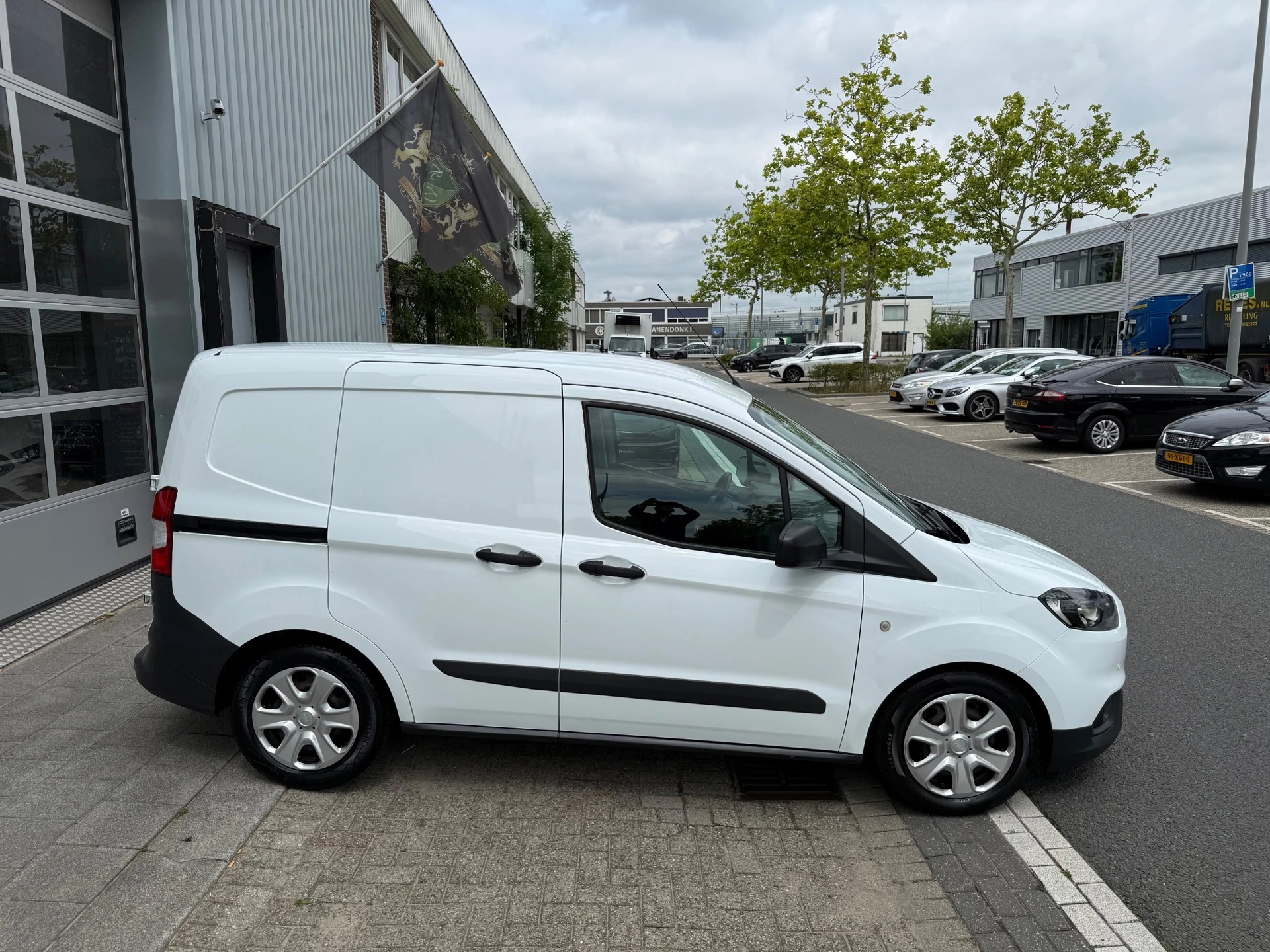 Hoofdafbeelding Ford Transit Courier