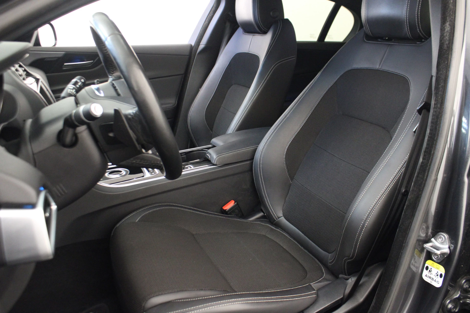 Hoofdafbeelding Jaguar XE