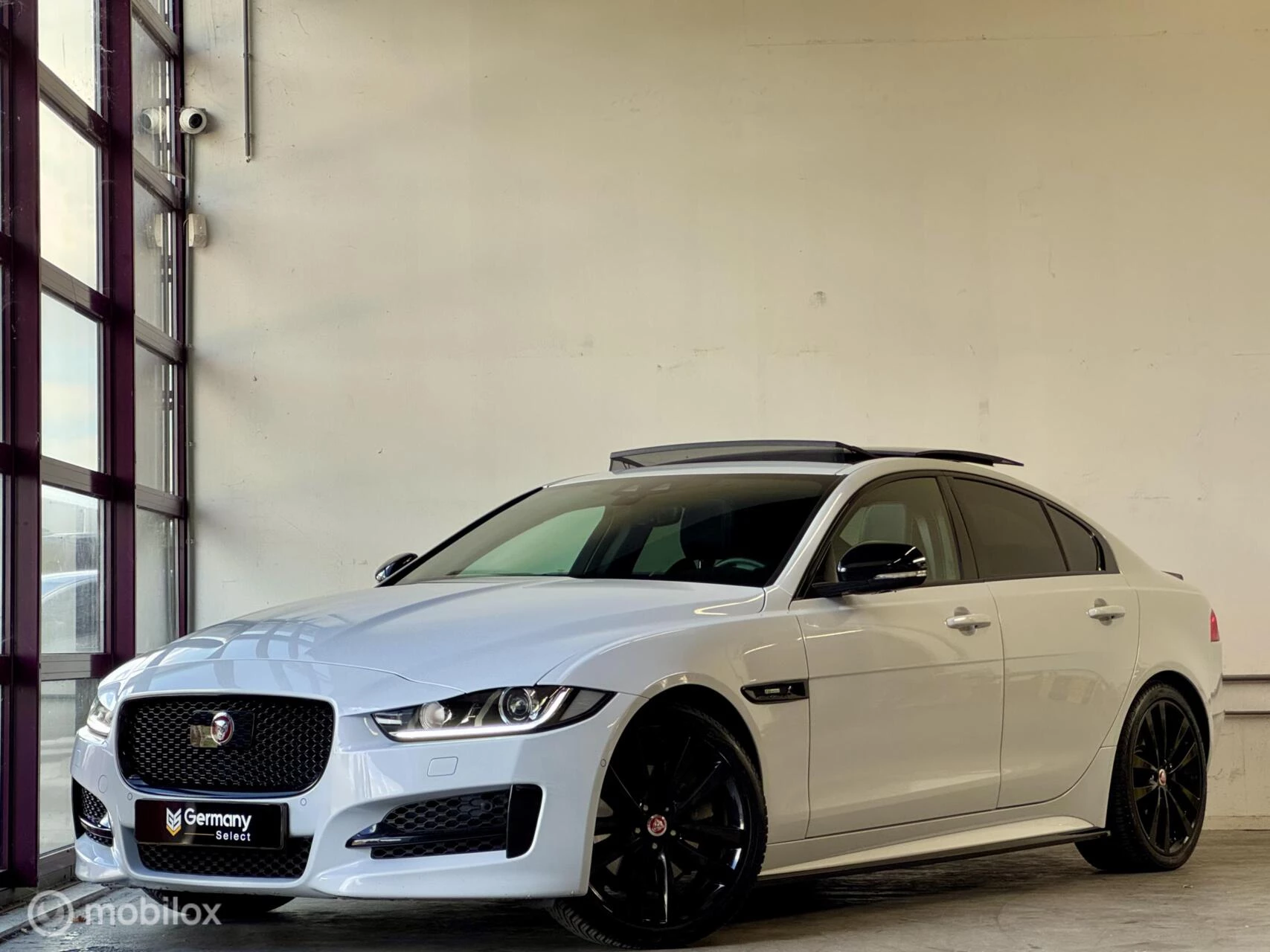 Hoofdafbeelding Jaguar XE