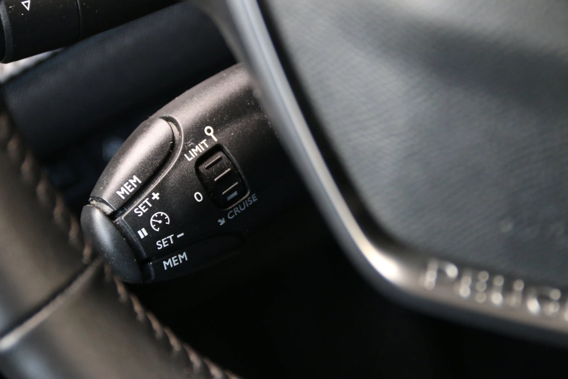 Hoofdafbeelding Peugeot e-2008