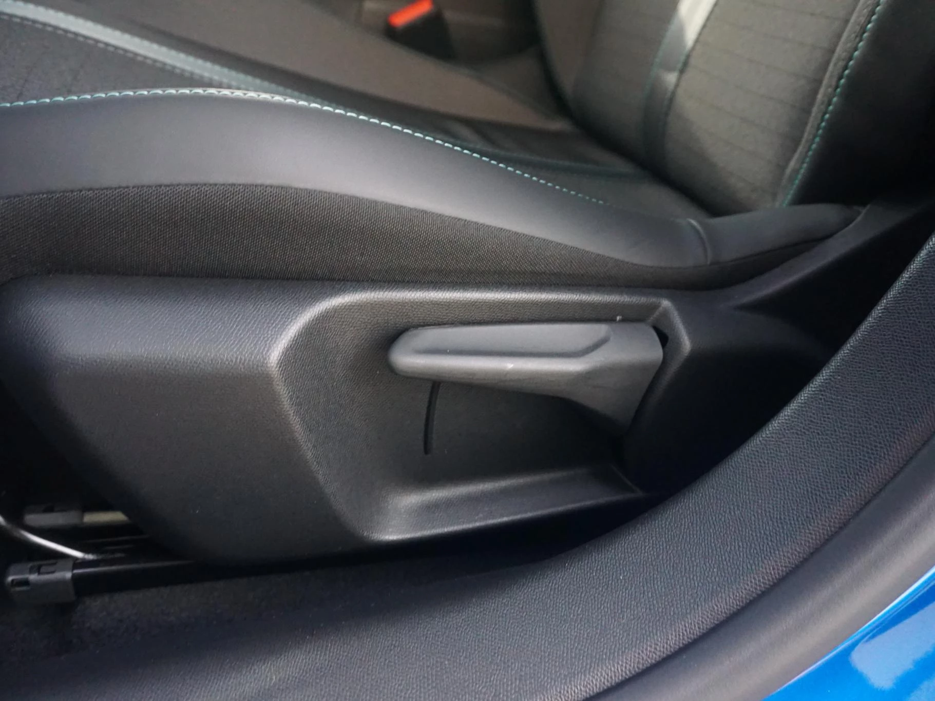 Hoofdafbeelding Peugeot e-208