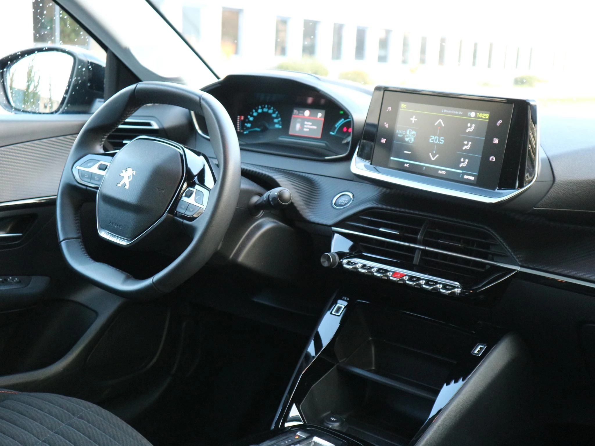 Hoofdafbeelding Peugeot e-208