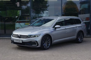 Hoofdafbeelding Volkswagen Passat Volkswagen Passat Variant 1.4 TSI PHEV GTE 218 PK Business PHEV, Adap. Cruise Control, Leder, Memory