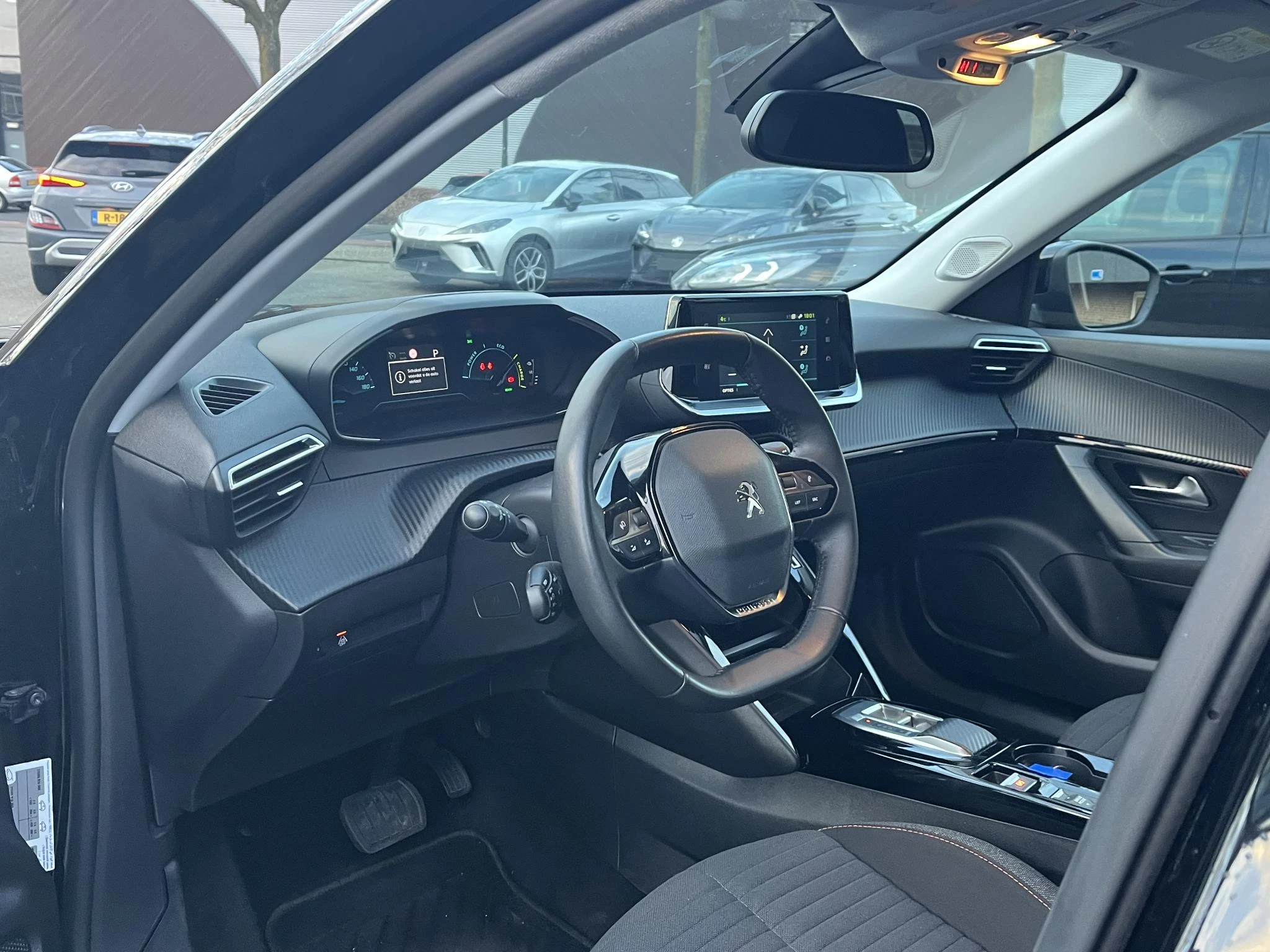 Hoofdafbeelding Peugeot e-2008